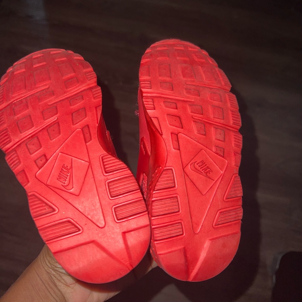 Size 10 kids Nike HUARACHE RUN worn less than 5 times